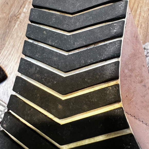 Women’s Cozy Cardigan and Aspen Boots Outfit - Picture 14 of 16